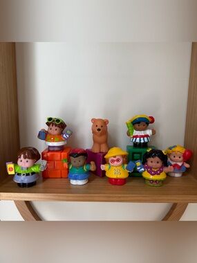 Fisher Price Little People Lot of 8 figures, blocks not included